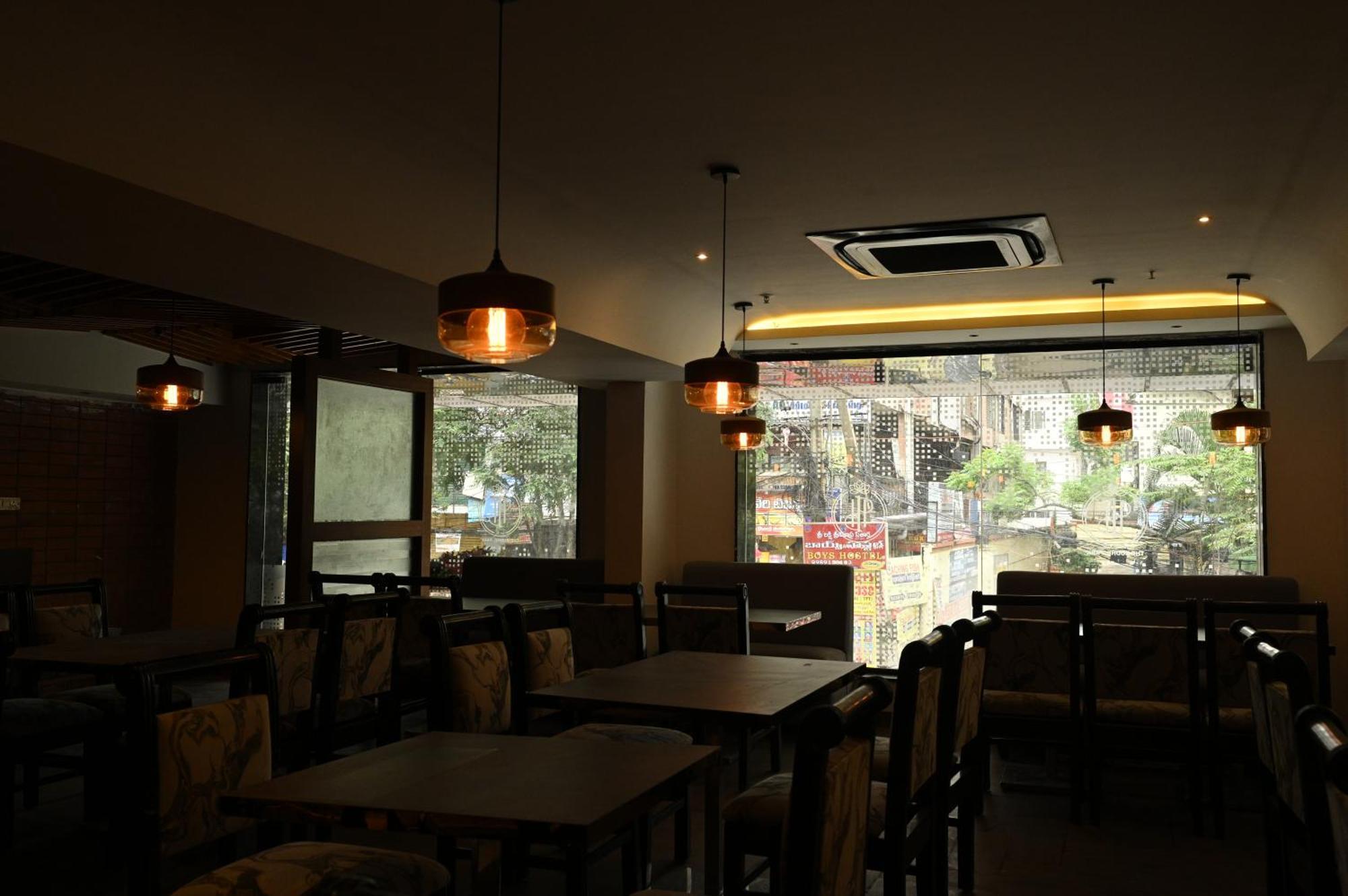 The Budhil Park 비사카파트남 외부 사진