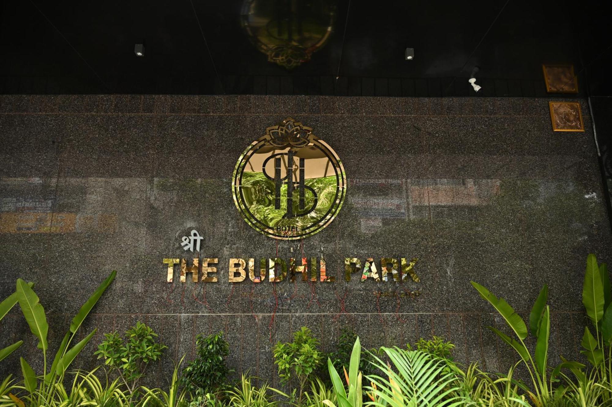 The Budhil Park 비사카파트남 외부 사진